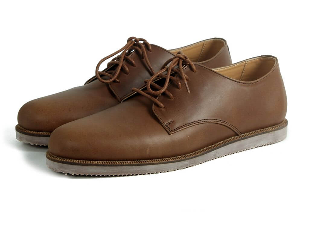 Carter Dark Brown dari Amble Footwear dengan warna cokelat yang khas